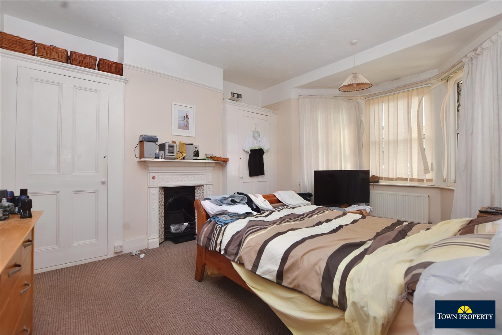 Property Details for Halton Road Eastbourne BN22 7HL Town Property